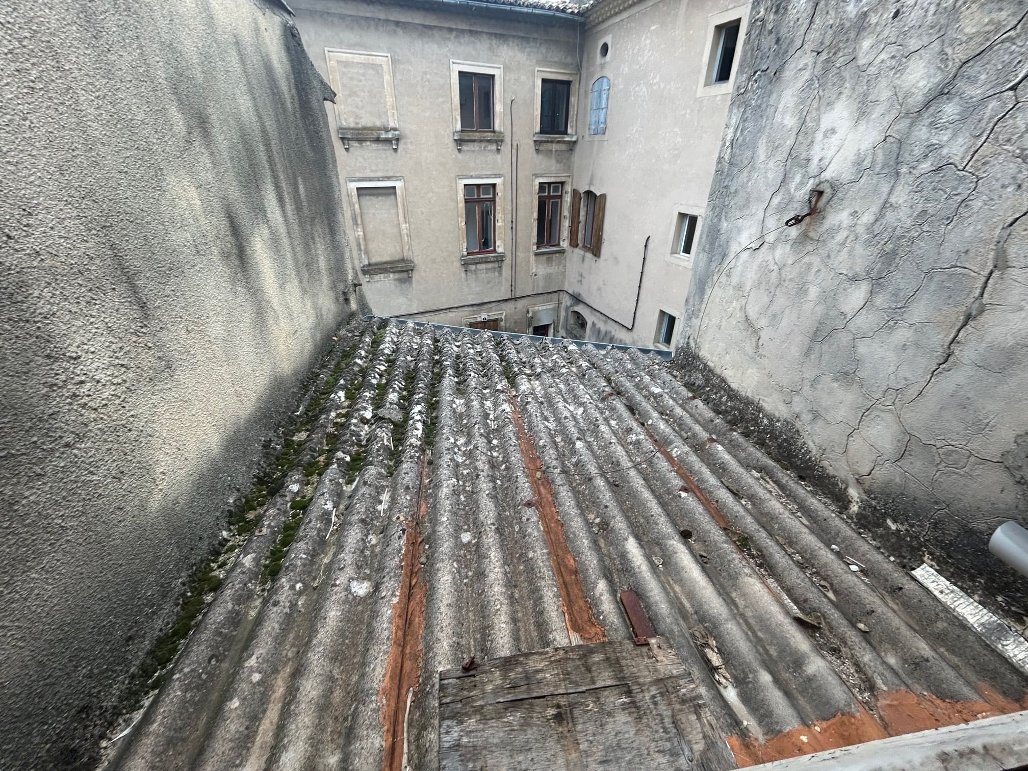 Toiture amiante reprise avec Plaque sous tuile et solins plomb